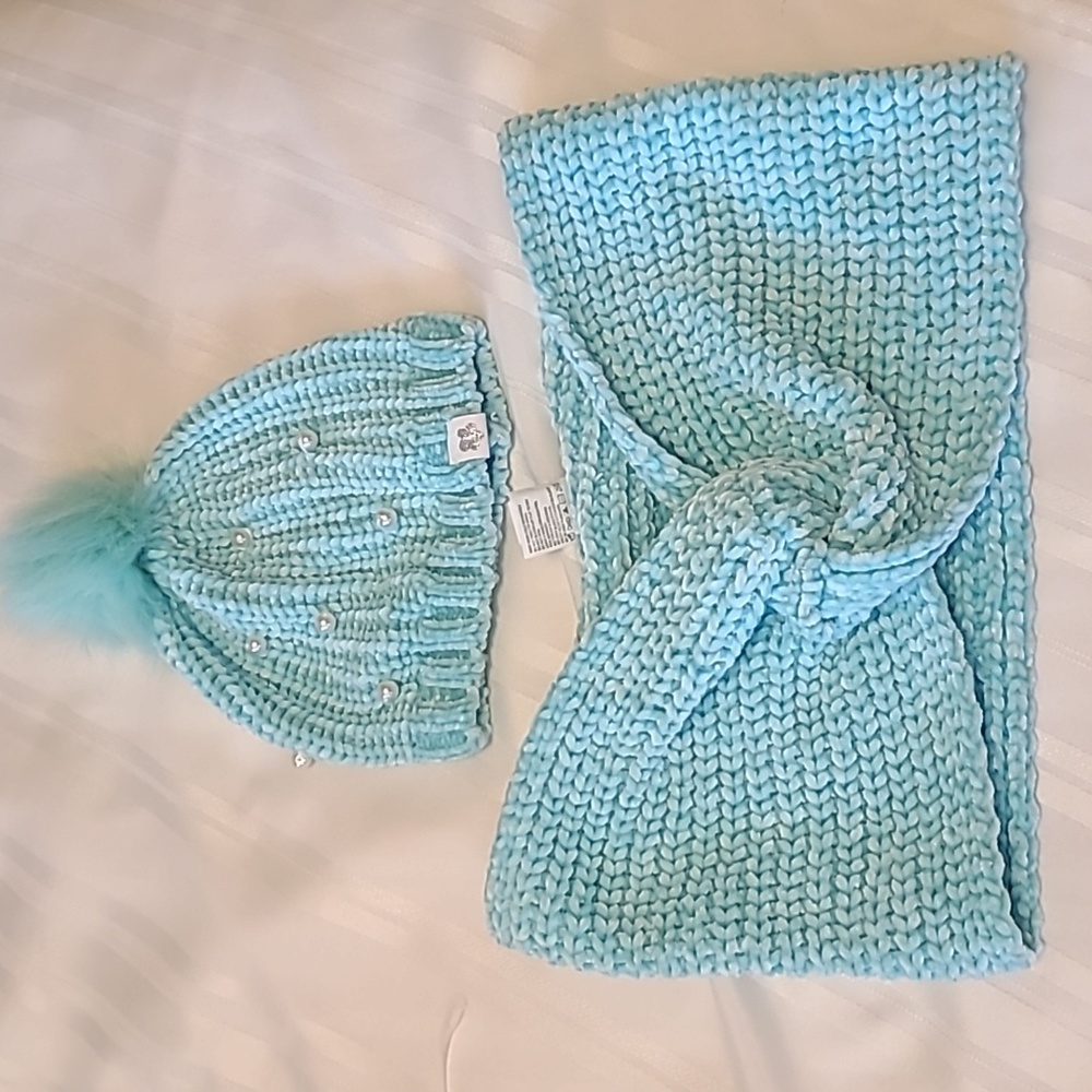 Limited Too youth size hat and infinity scarf